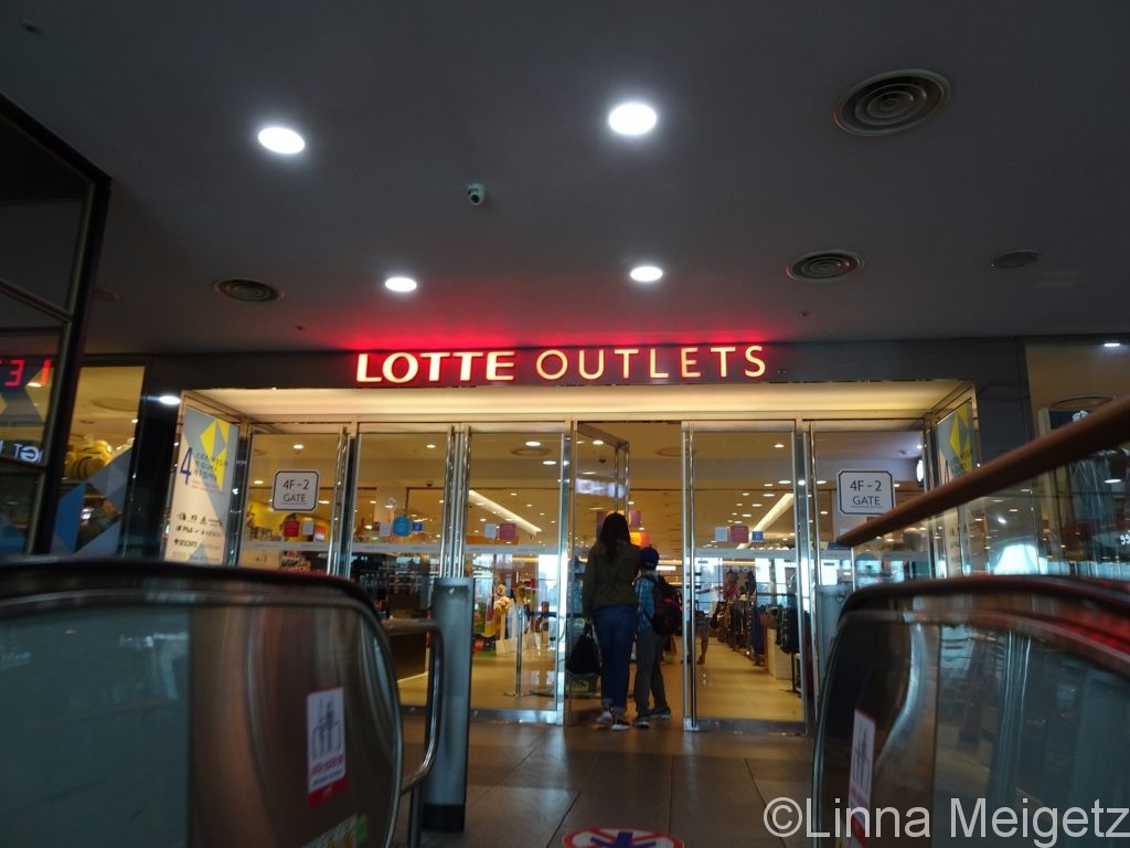 ロッテアウトレットの入り口