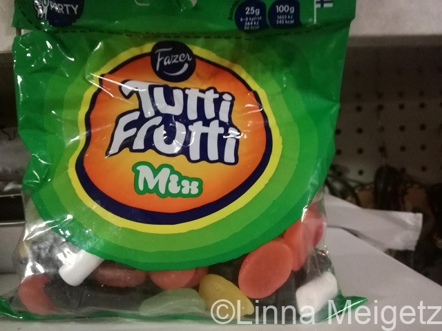サルミアッキの混じったフィンランドのグミTutti Frutti