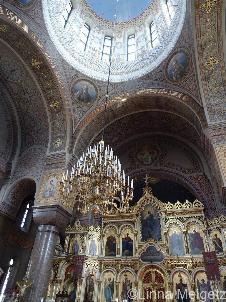 ウスペンスキー大聖堂の内部。装飾が豪華