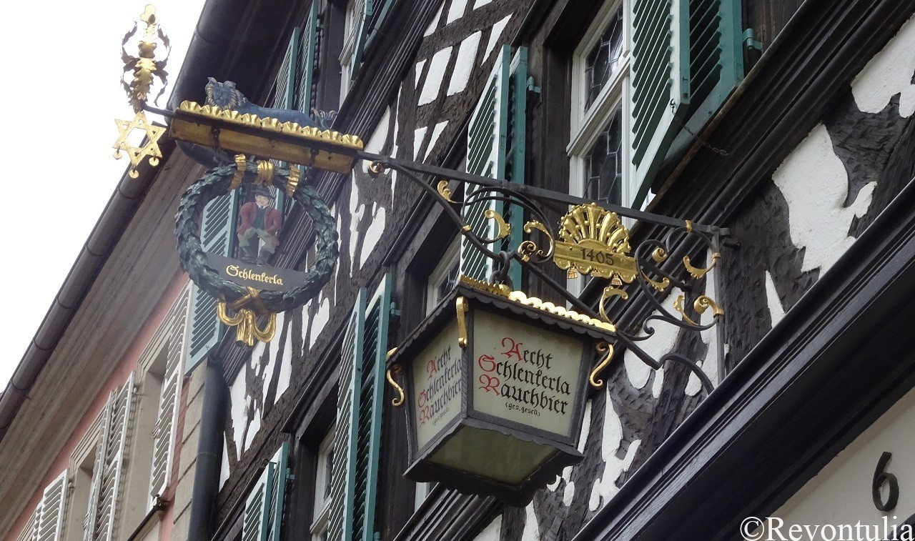 バンベルクのシュレンケルラ(Schlenkerla)の吊り看板