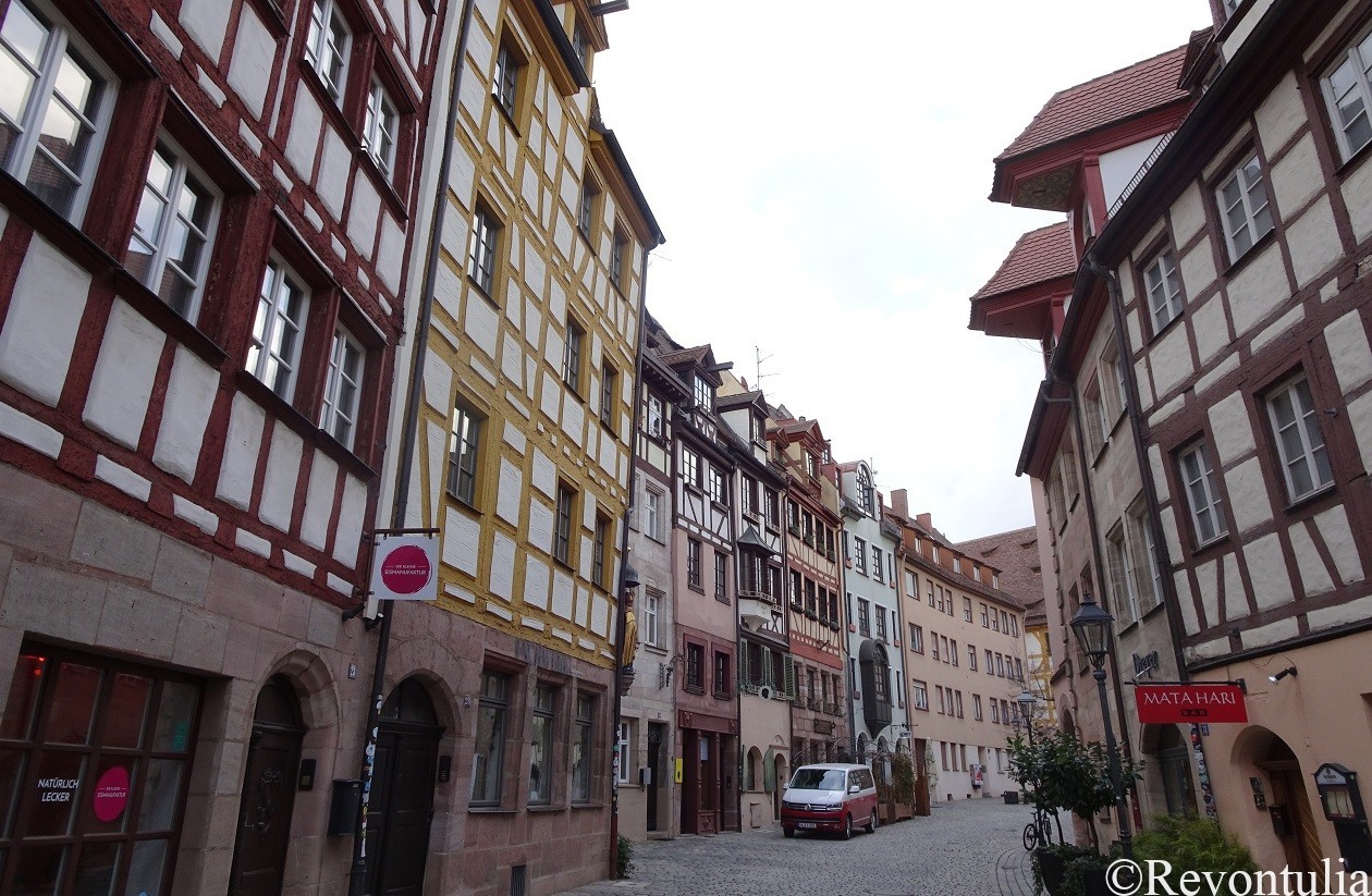 木組みの可愛い家が並ぶヴァイスケルバーガッセ