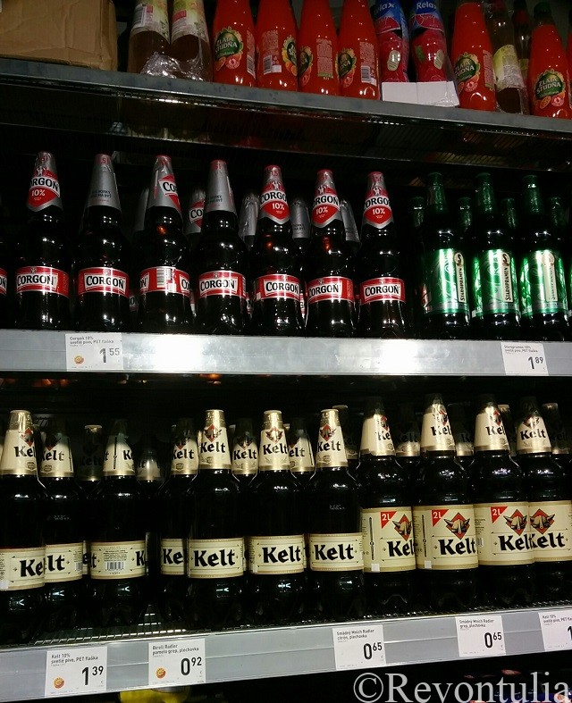 ブラチスラヴァのスーパーのビールの棚