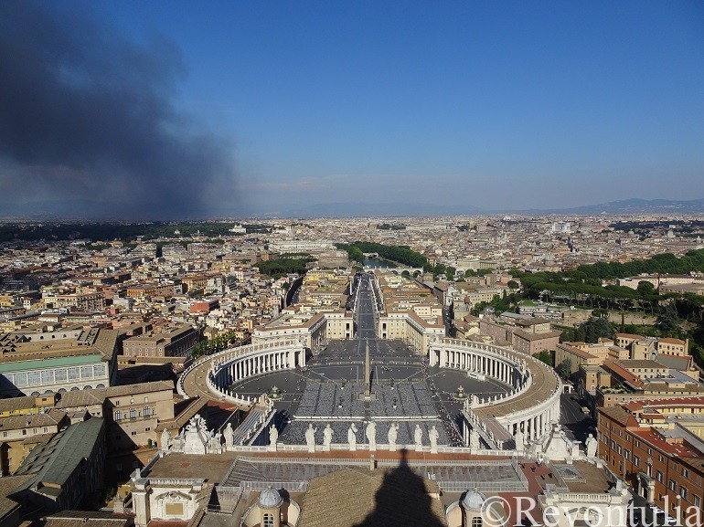 バチカンのサンピエトロ大聖堂から見たローマの風景