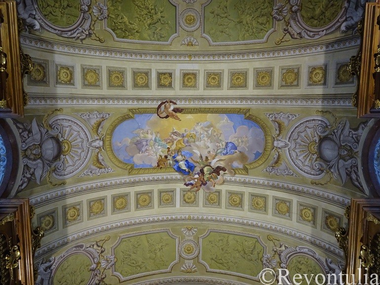 オーストリア国立図書館の天井画