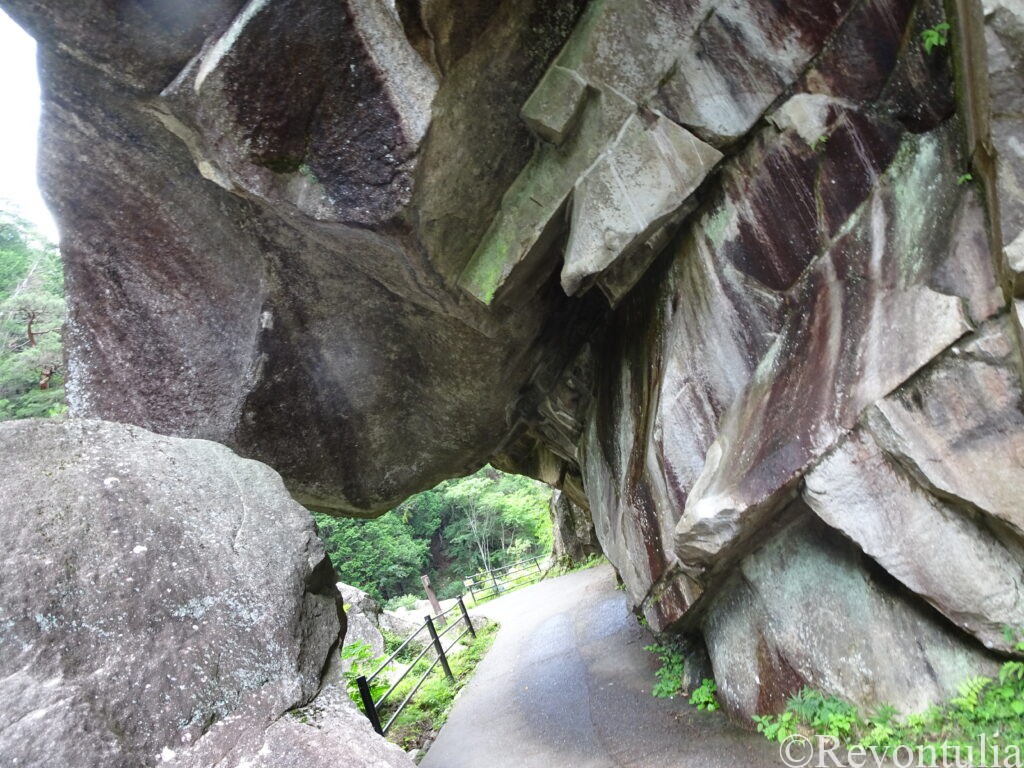 山梨の昇仙峡の大岩